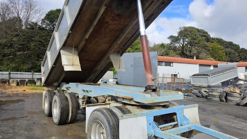 1970 Mills Tui 3 Axle